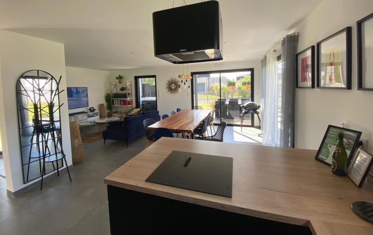 Carantec 4 Stars Villa With Jacuzzi And Garden For 8 Persons Exterior photo