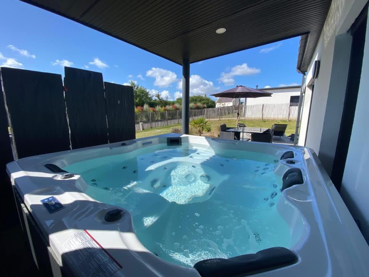 Carantec 4 Stars Villa With Jacuzzi And Garden For 8 Persons Exterior photo