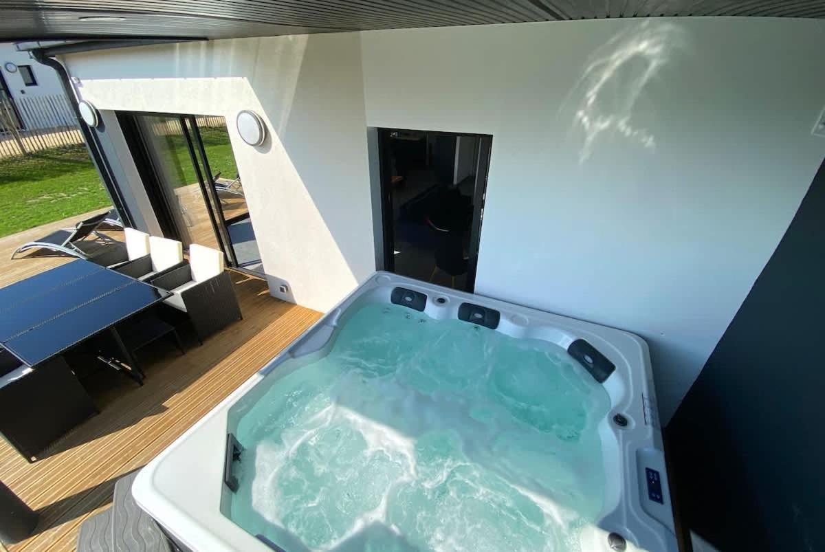 Carantec 4 Stars Villa With Jacuzzi And Garden For 8 Persons Exterior photo